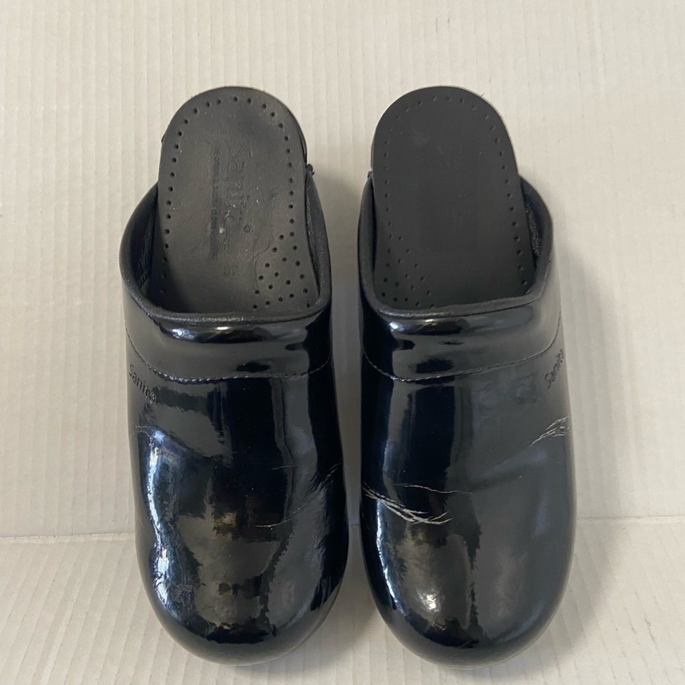 Sanita black clogs women’s size 6.5